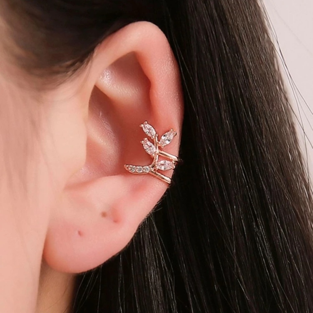 🌺🌸 3/$20 Rose Gold Flower Ear Cuff